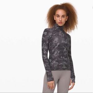 Lululemon Outrun the elements 1/2 zip